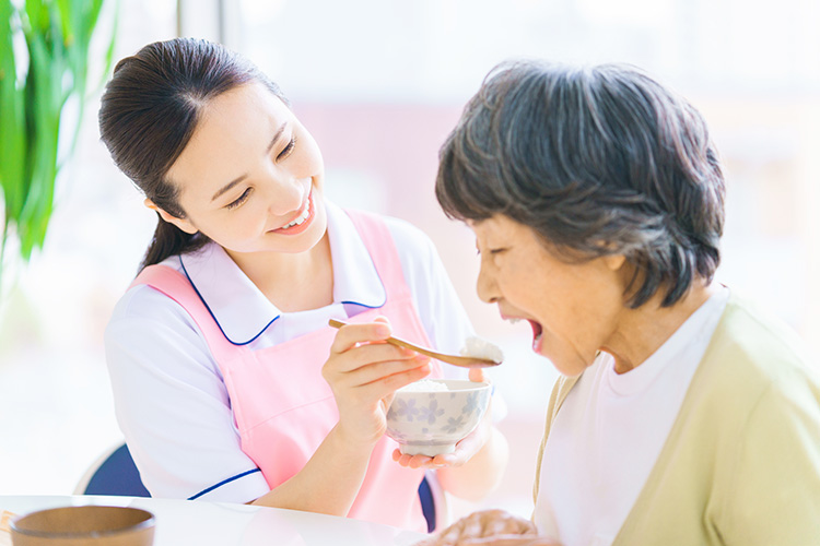 食事介助における注意点を知ろう