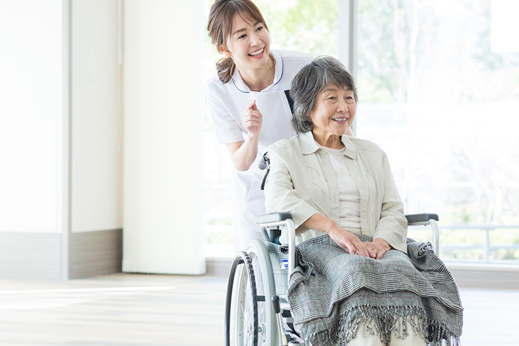 車椅子の介助方法と注意点